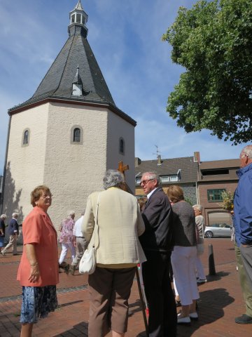 Pilger vor der Gnadenkapelle